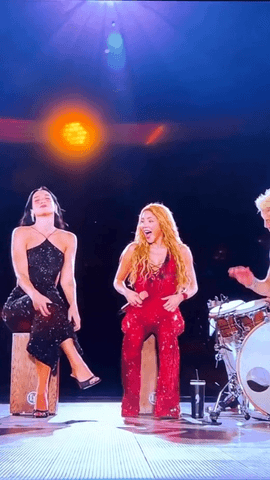  Dos estrellas juntas: Dua Lipa y shakira