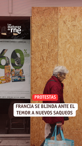 En Francia, Macron va a convocar al Consejo de Defensa para adoptar medidas adicionales de seguridad antes un nuevo fin de semana de protestas a fin de evitar que se repitan los violentos incidentes del pasado sábado.