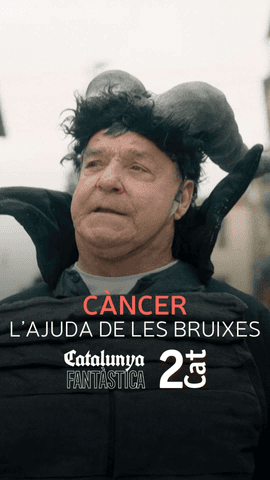  En Joan, que interpreta al dimoni al Ball de Bruixes de #Viladrau, diu que les seves companyes, les bruixes del poble, l'han ajudat molt�ssim a superar el tractament m�dic per v�ncer el c�ncer de bufeta.
