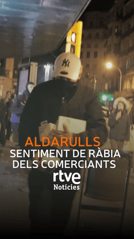  Una vintena de comerços vandalitzats, 128 detencions, 78 dels quals menors i una investigació en marxa.